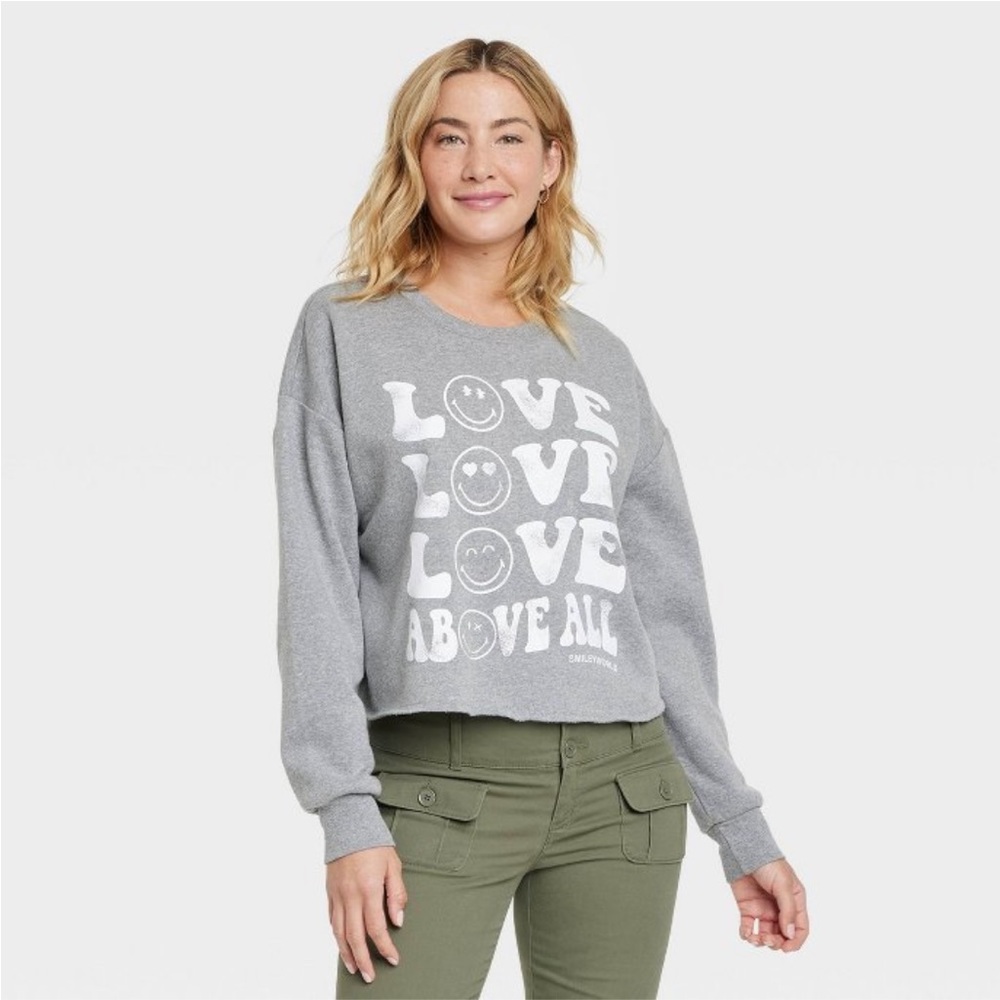 Women's SmileyWorld Love Above All Graphic Sweatshirt Gray L Smiley Company NWT